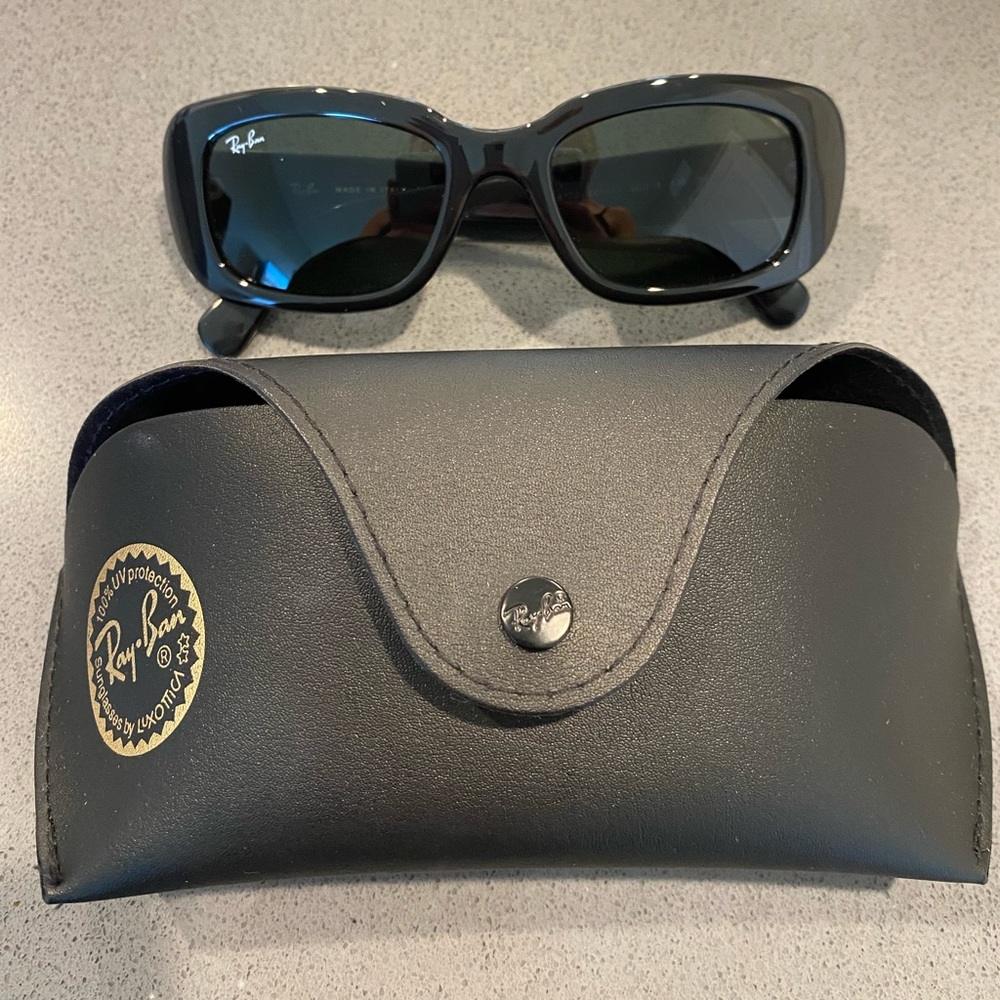 Women’s Black Ray-Ban Sunglasses